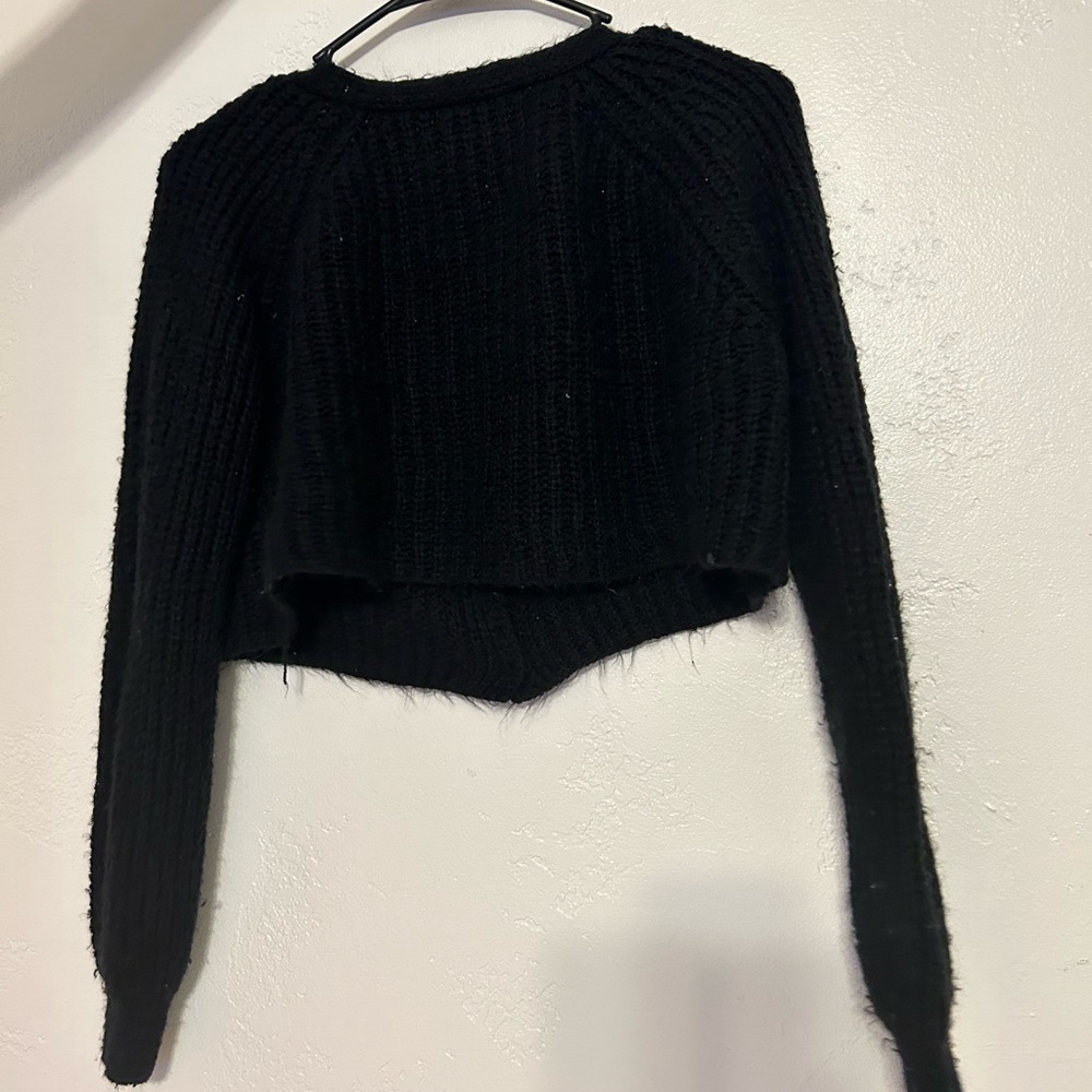 Black knitted cropped sweater great for all weather!